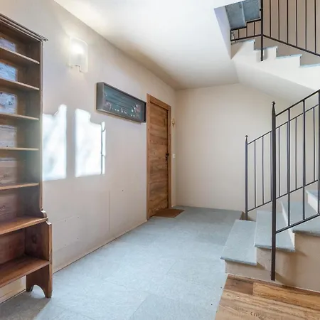 Apartment Hostdomus- La Garnotte *