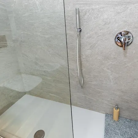 Hostdomus- La Garnotte * سيستريير